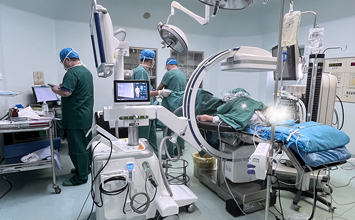大平板一體式C形臂提供影像指導 大平板一體式C形臂提供影像指導